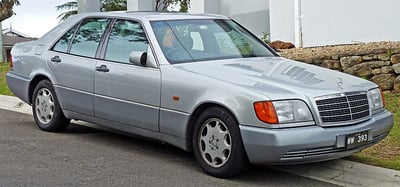 799px-1992_Mercedes-Benz_300_SE_(W_140)_sedan_(2010-07-19)